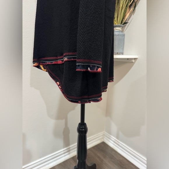 Parsley & Sage Black Tunic with Floral Accents Asymmetrical Hem size Medium - Picture 7 of 10